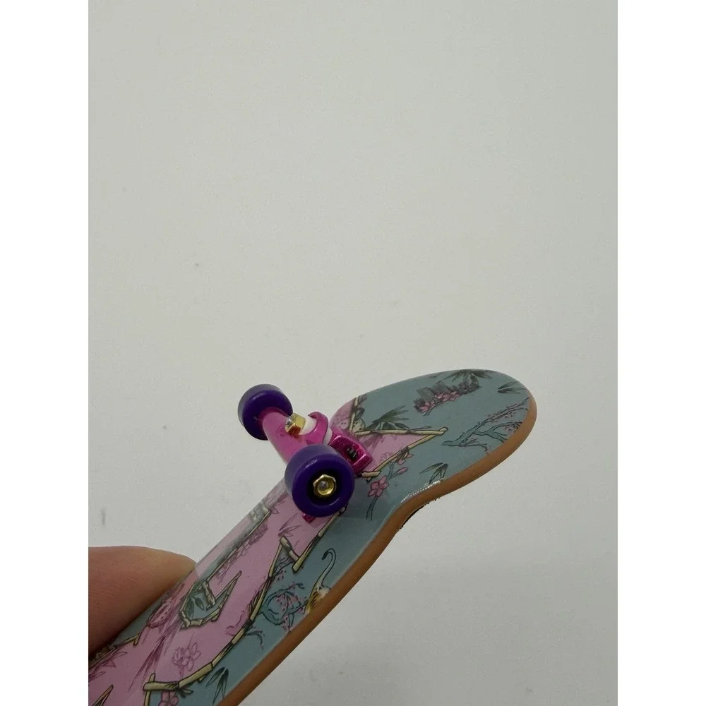 Tech Deck DGK All Day BOO JOHNSON Freddie‎ Floral Purple Finger Board Skater
